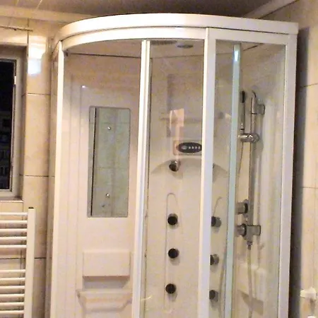 French Embassy Studio, Amzei Historic Center شقة *